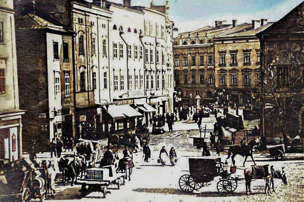 Špalíček historických domů za budovou Hlásky