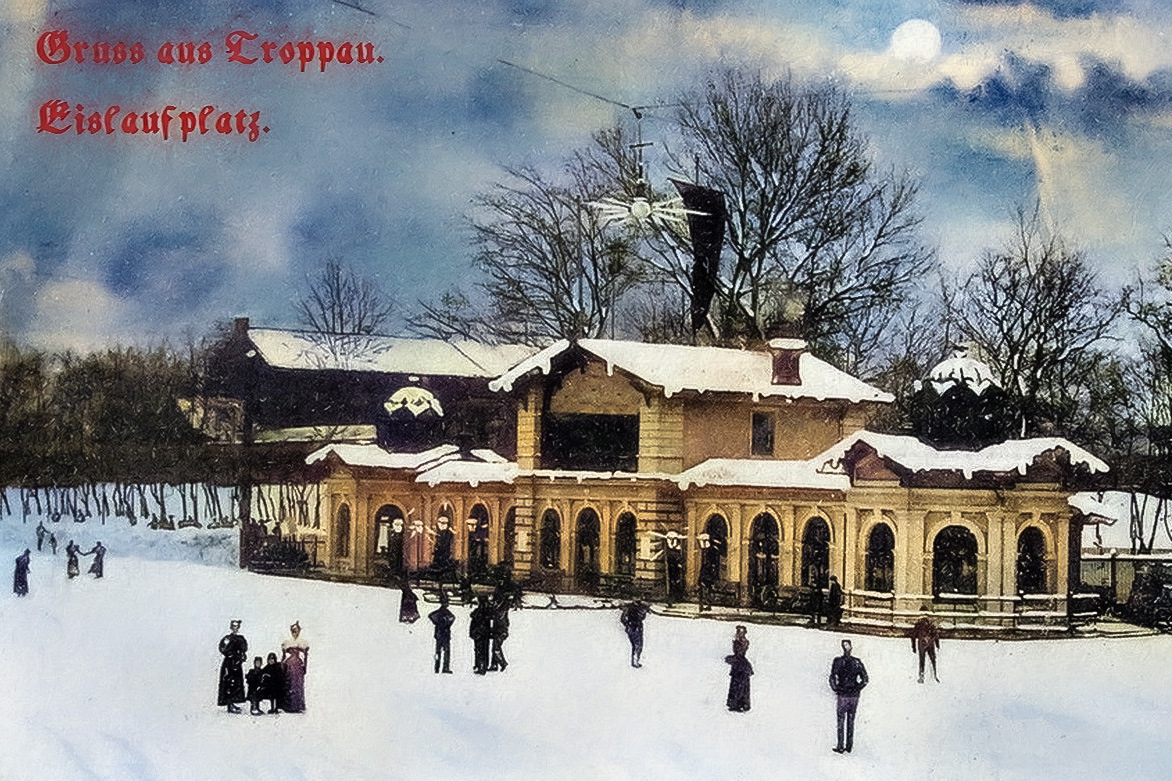 Pohlednice zasněženého historického kluziště