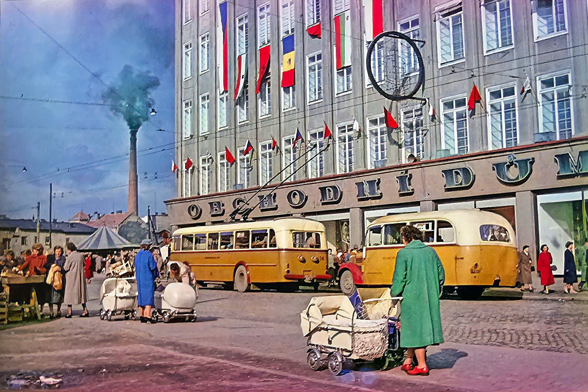 Čilý ruch před Obchodním domem Průkopník (Breda) v roce 1957