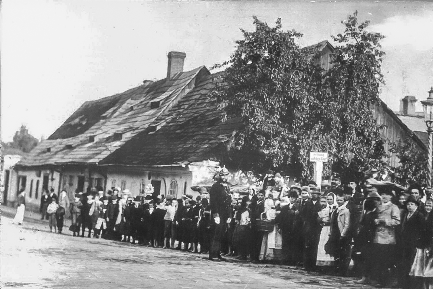 Staré domy na rohu Zámeckého okruhu a Ratibořské ulice