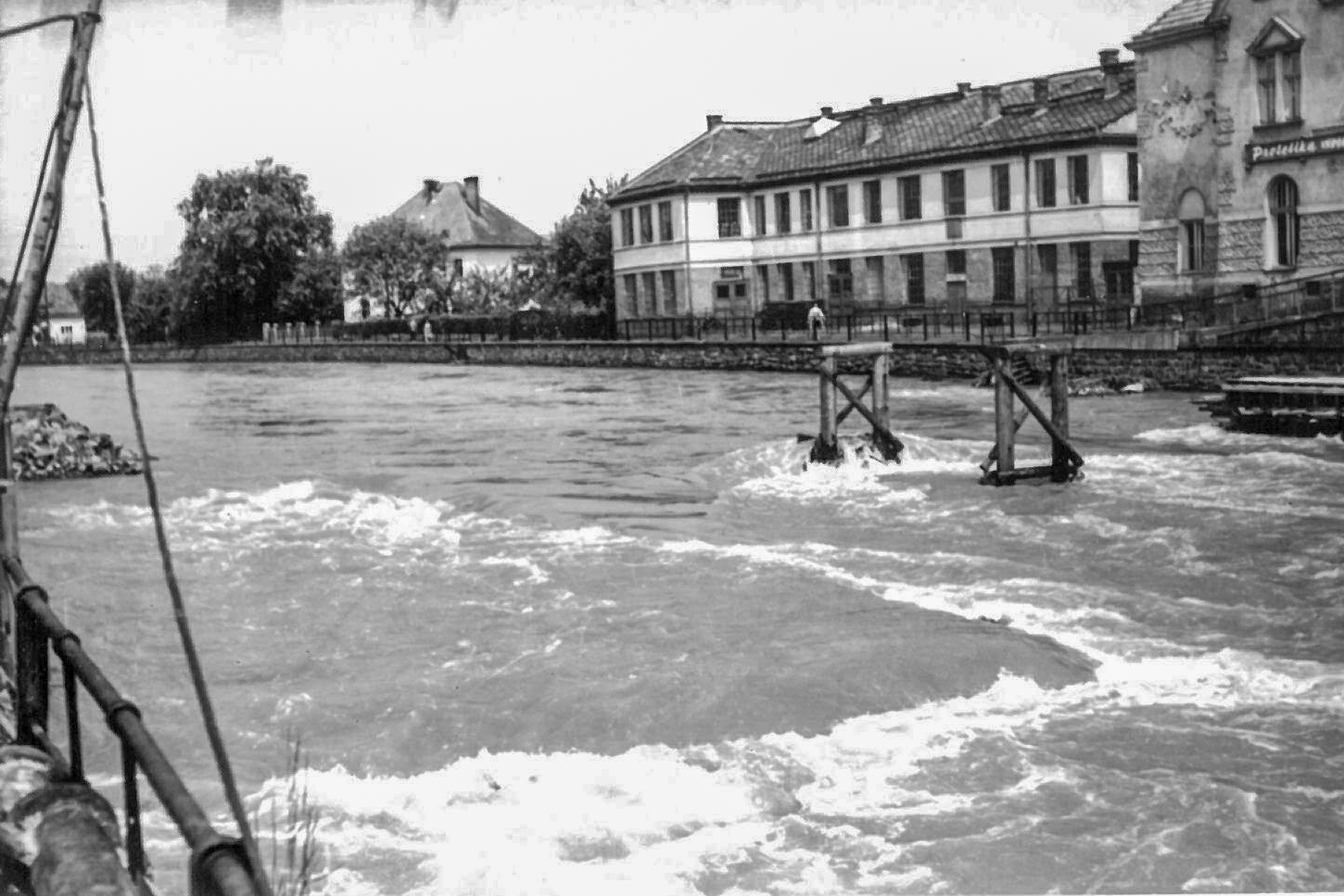 Mezičas před stavbou nového mostu na Ratibořské ulici