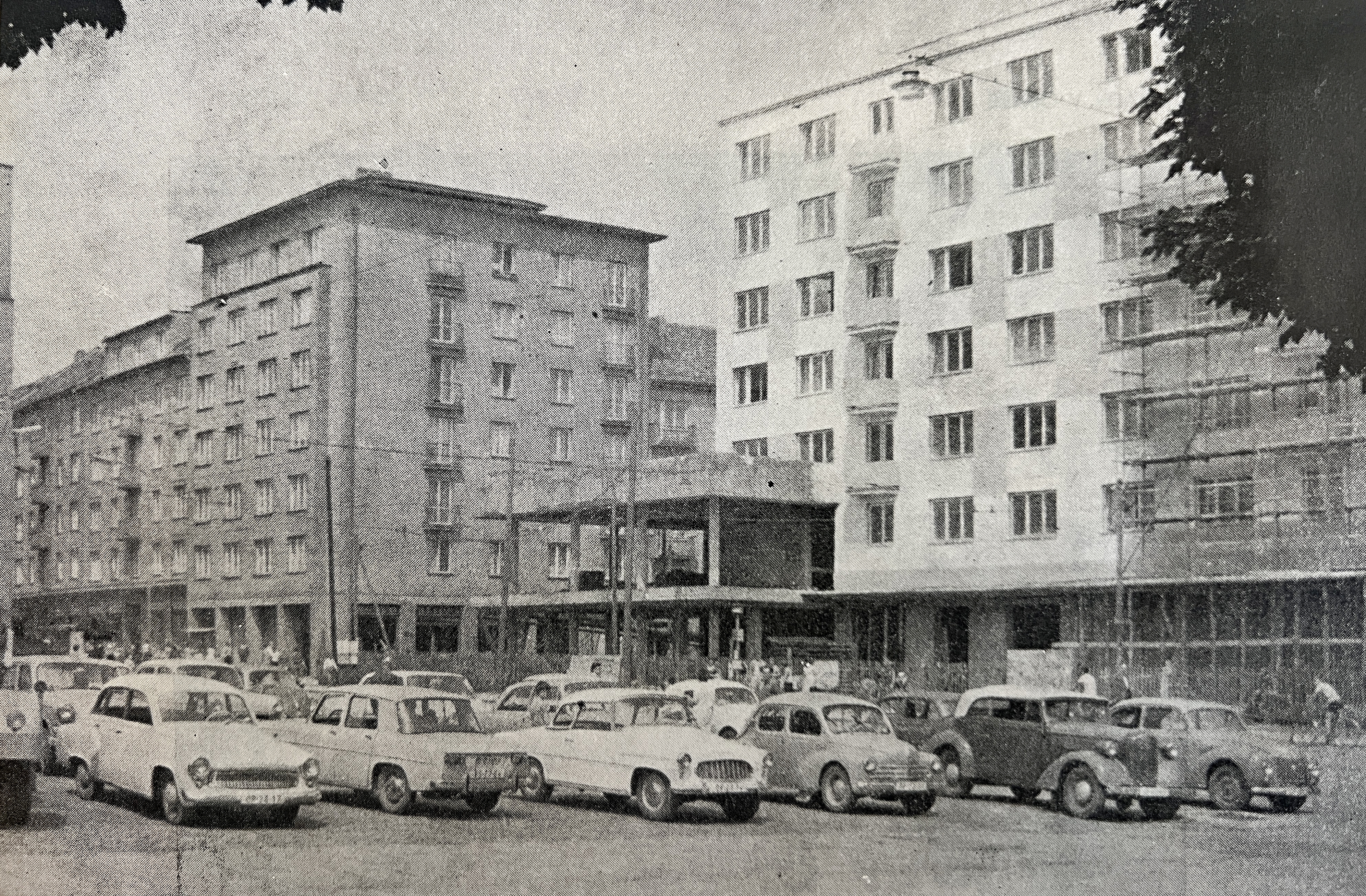 Stavba cukrárny Opera